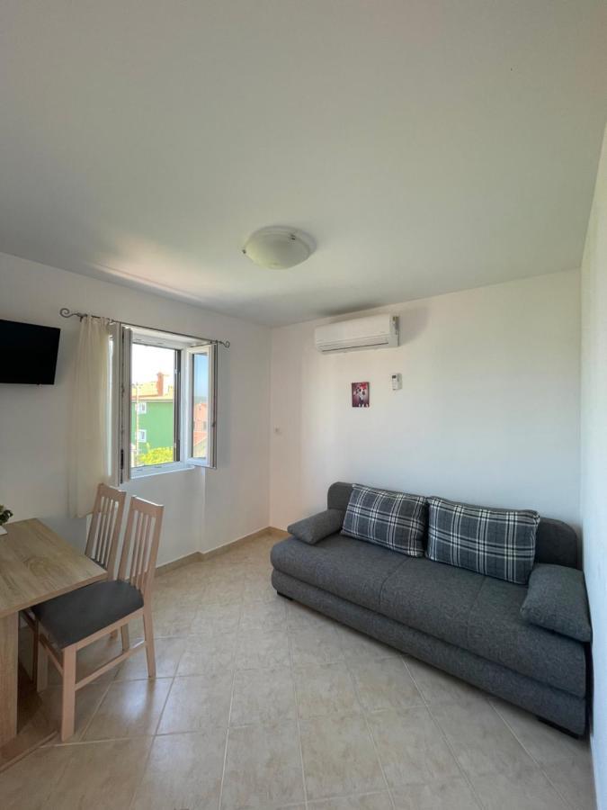 Oaza Apartment Nerezine Exterior photo